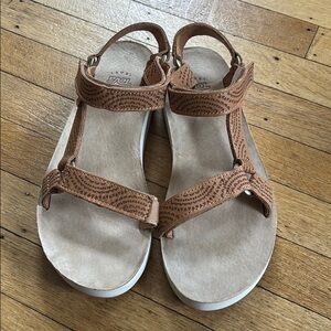TEVA Women's Midform Universal Sandal. Size 9